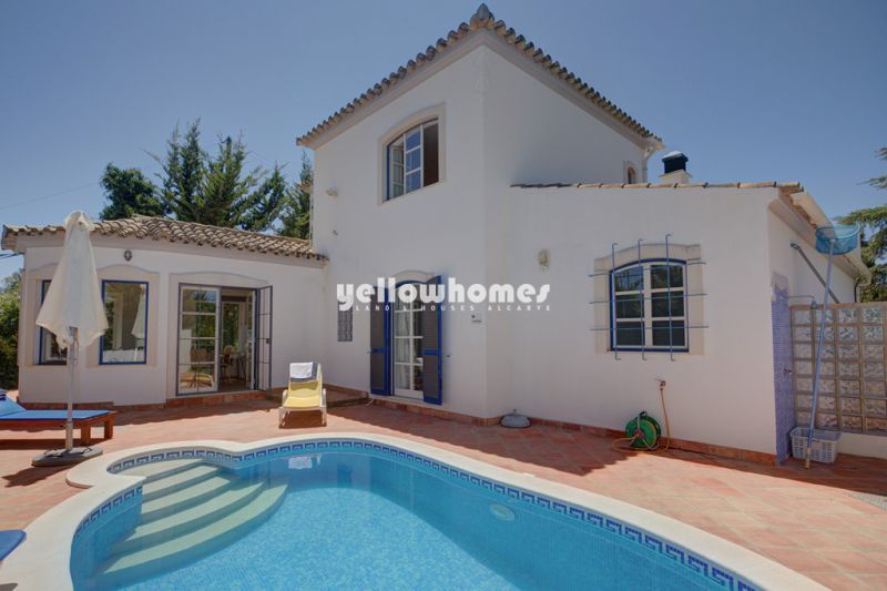 Bela casa de campo numa zona residencial perto de Vilamoura